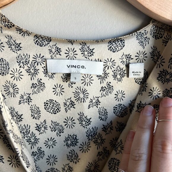 Vince Zinnia Silk Popover Blouse Size Small - Picture 8 of 9